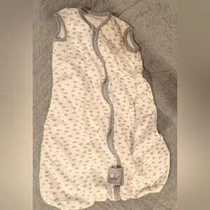 Burt's Bees Baby White and Gray Beekeeper